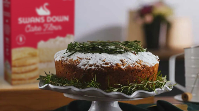 SM 640X SD White Holiday Fruit Cake 1024x576 New Box 2