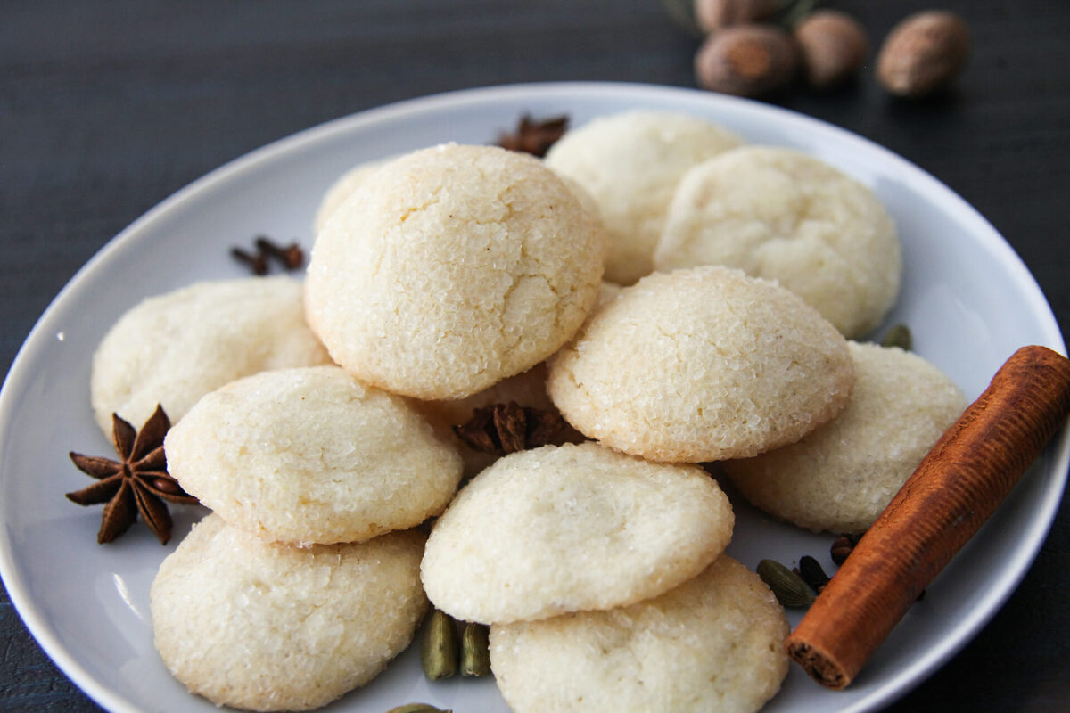 Chai Stuffed Vanilla Crinkle Cookies 1